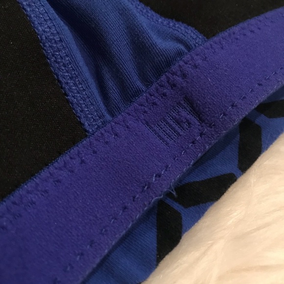 Nearly new Lucy strappy sports bra - Picture 8 of 8